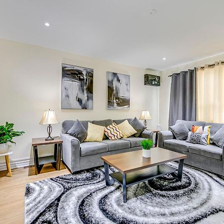 Tranquil Oasis In Lakeview Мисисага Екстериор снимка