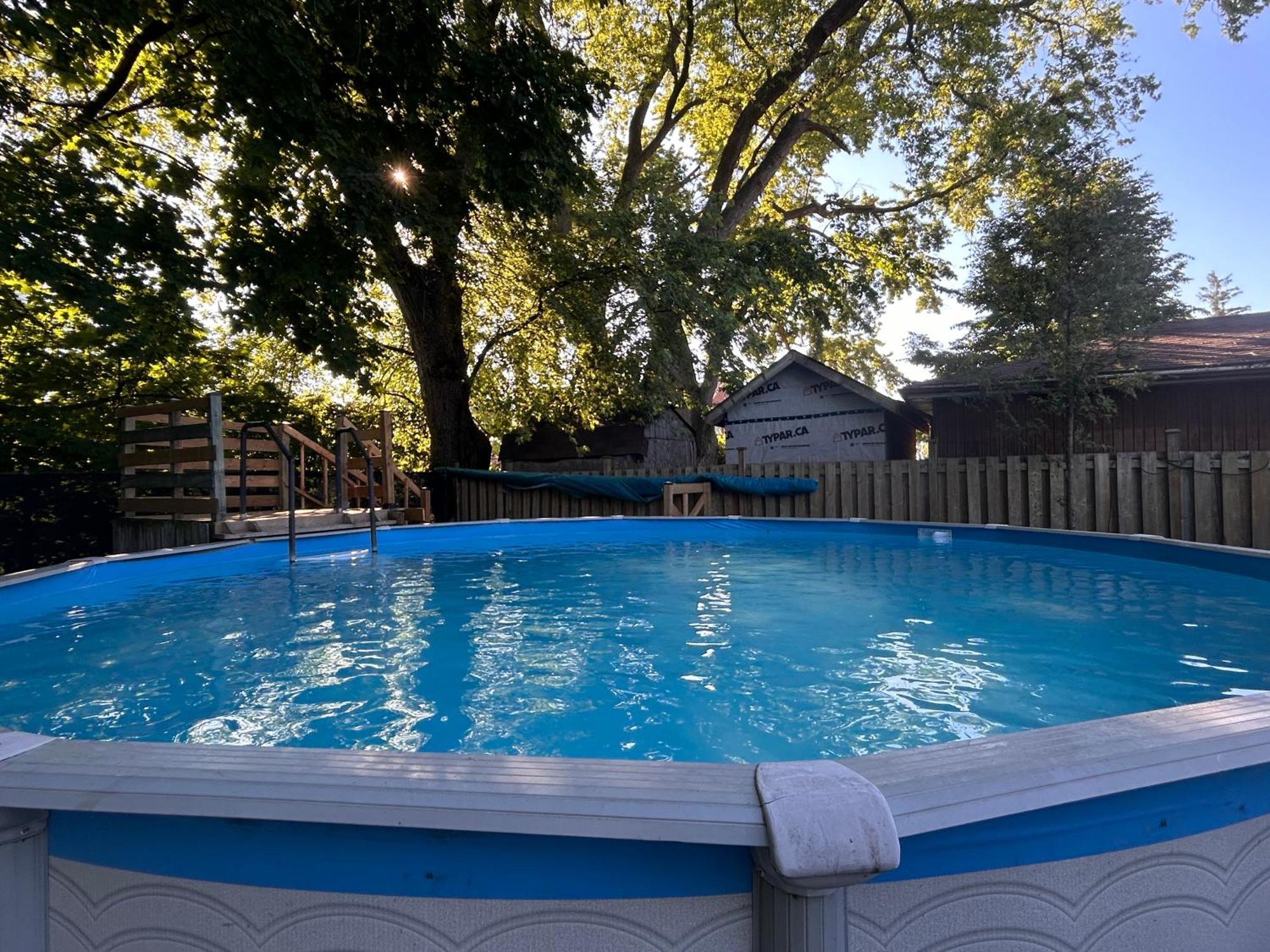 Tranquil Oasis In Lakeview Мисисага Екстериор снимка